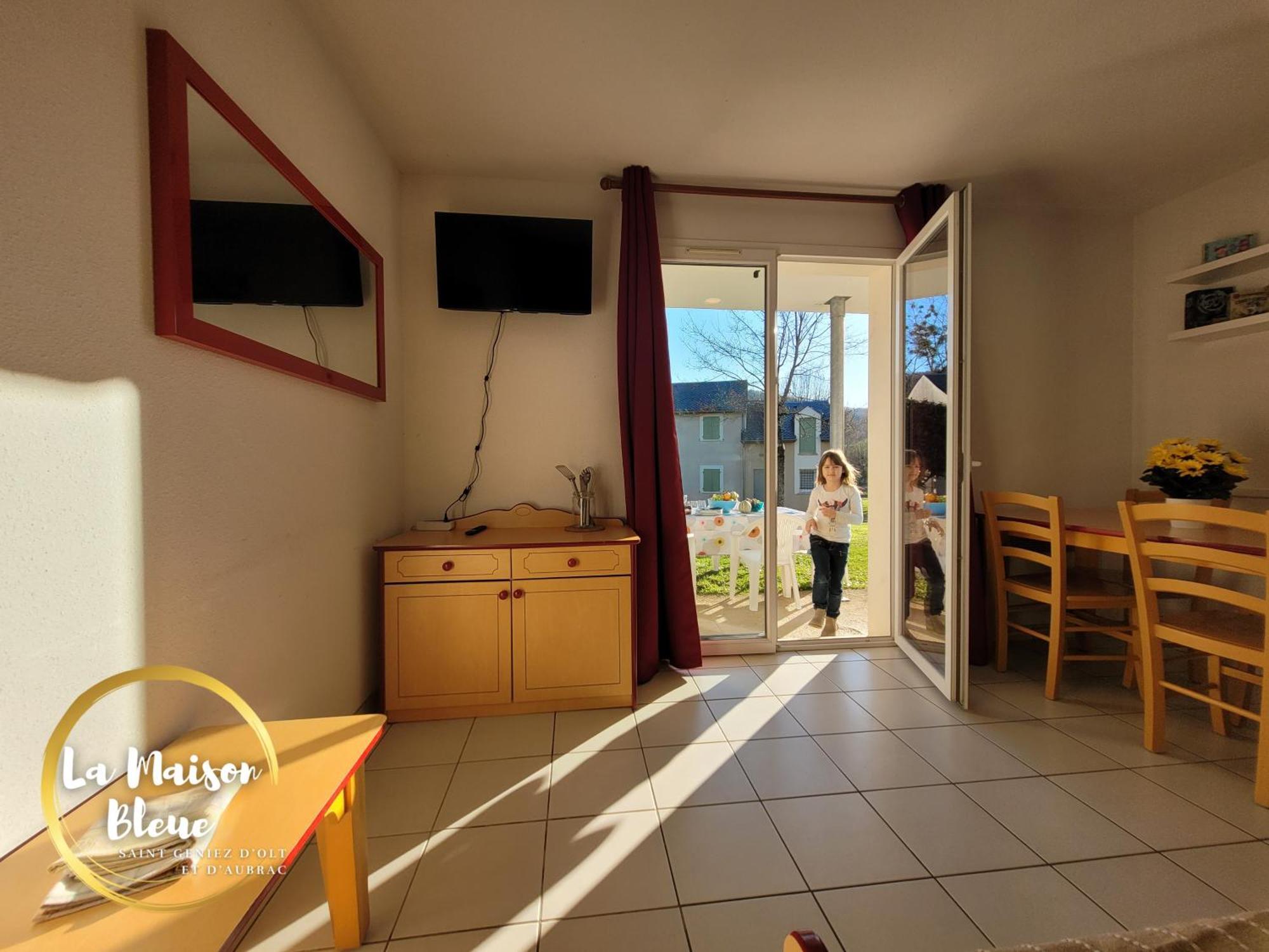 La Maison Bleue, Village Vacances, Piscine, Parking Saint-Geniez-dʼOlt Buitenkant foto