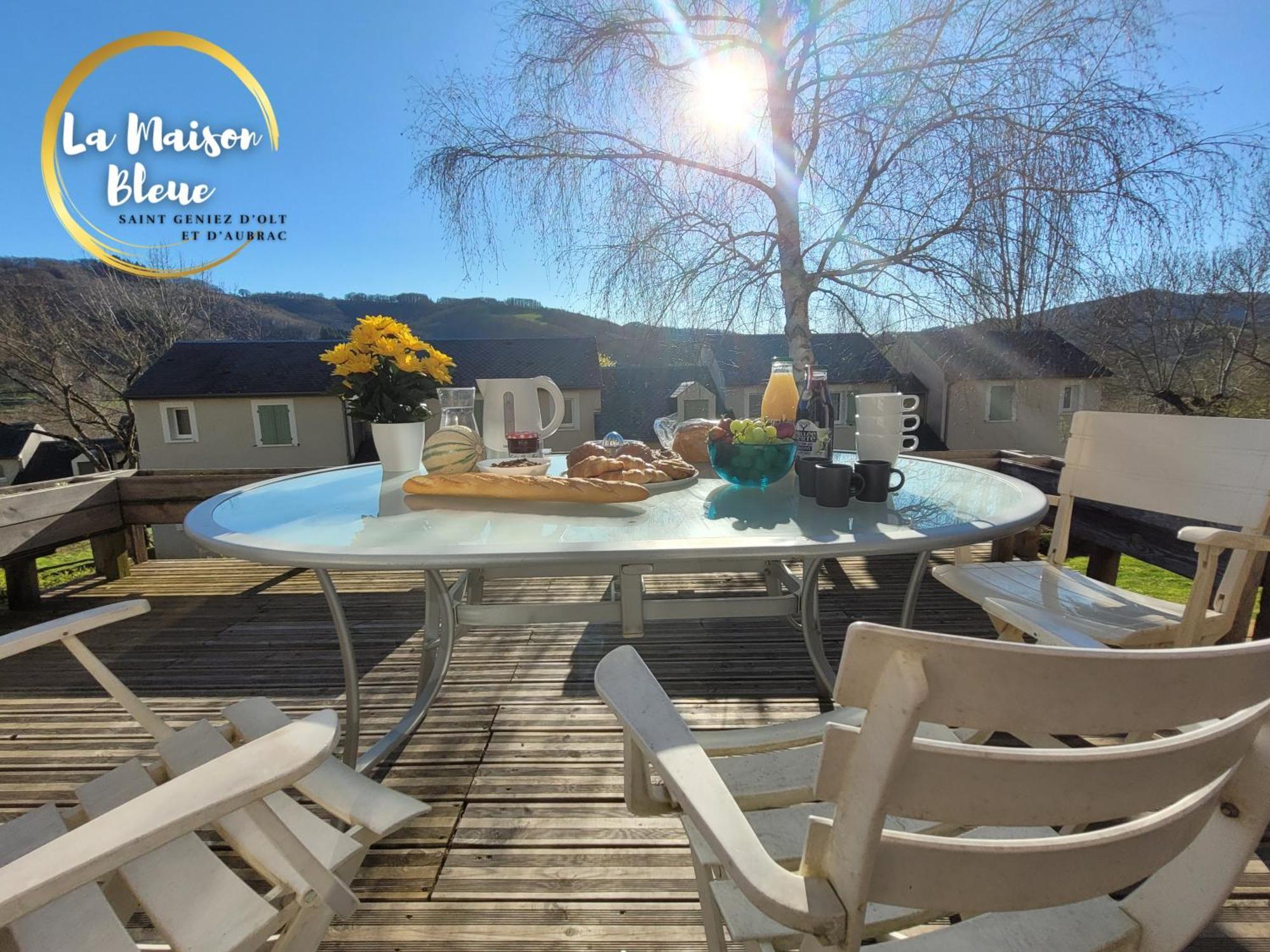 La Maison Bleue, Village Vacances, Piscine, Parking Saint-Geniez-dʼOlt Buitenkant foto