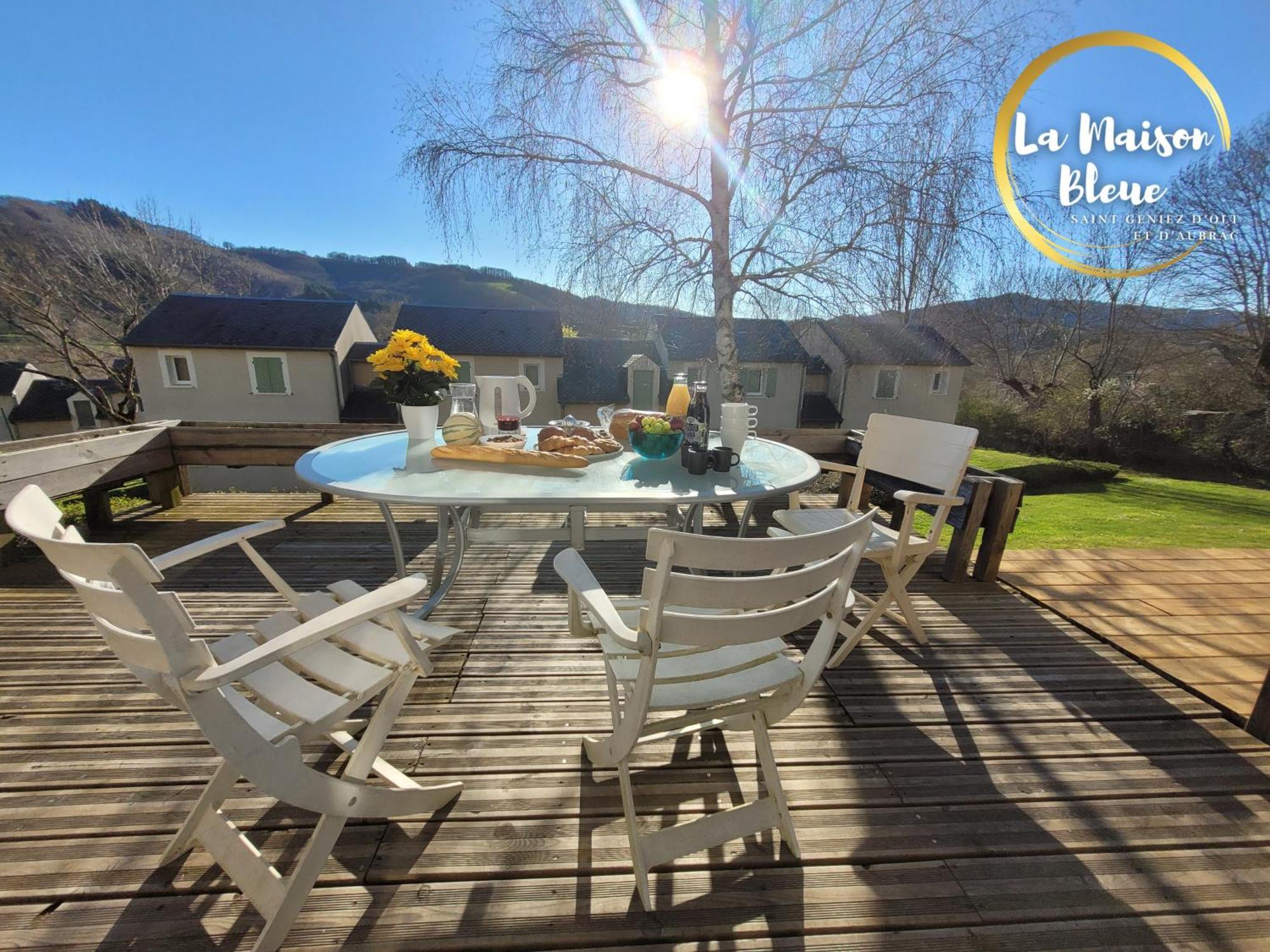 La Maison Bleue, Village Vacances, Piscine, Parking Saint-Geniez-dʼOlt Buitenkant foto